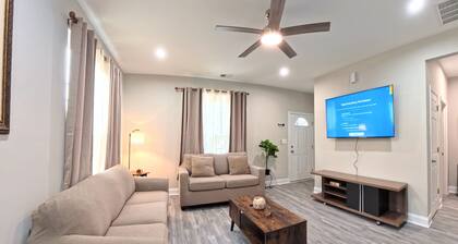 Cozy get away 3 bed house near Uptown