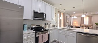 Cozy get away 3 bed house near Uptown