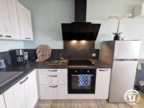 Kjøleskap, mikrobølgeovn, ovn og oppvaskmaskin