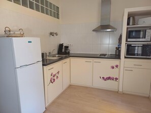 Réfrigérateur, micro-ondes, four, lave-vaisselle