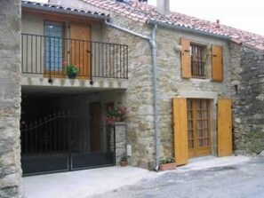 Exterior detail - La Bergerie - DIO-ET-VALQUIERES (DIO-ET-VALQUIERES)