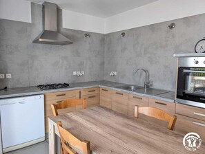 Microwave, dishwasher