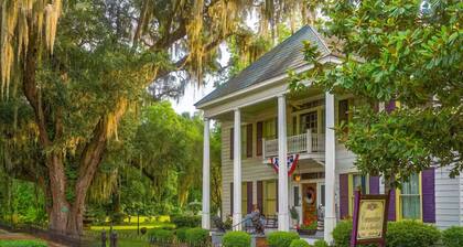 Commodore Bed & Breakfast / Commodore Suite