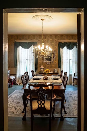 Commodore Bed & Breakfast / Commodore Suite