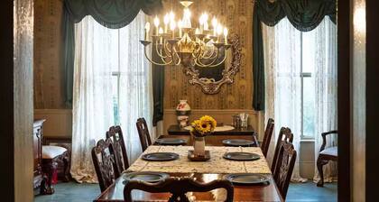 Commodore Bed & Breakfast / Commodore Suite