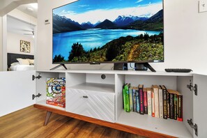 2 bedrooms, free WiFi, bed sheets - Buffalo/Kenmore Stylish 2-Bedroom, 1 Bathroom Lower Apt. Unit (Buffalo)