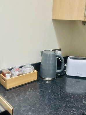 Coffee and/or coffee maker - Terrific house with fitness option in charming Newark-on-Trent (Newark-on-Trent)