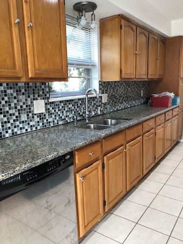 Comfortable, quiet, 3-bedrm home, cold AC & extra fitness equipment in Edmond