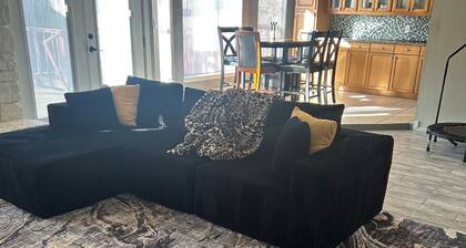 Edmond, Comfy, Quiet, 3-bd home, cold AC-warm Heat, fitness equipment, & WI-FI