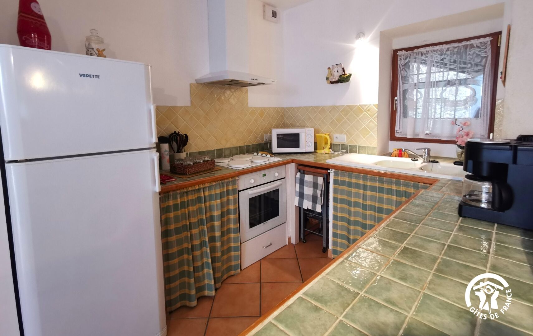 冷蔵庫、電子レンジ、オーブン、食器洗い機