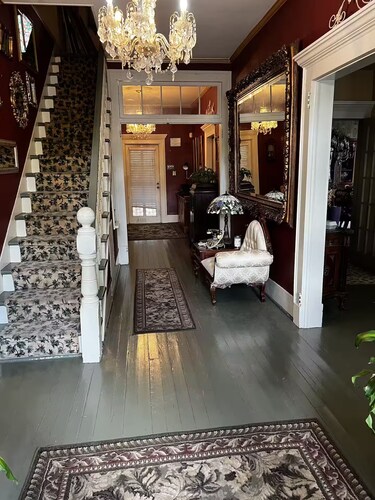 Charming bed & breakfast with AC in quaint Bainbridge