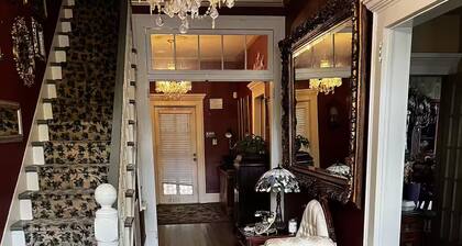 Charming bed & breakfast with AC in quaint Bainbridge