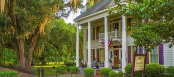 Charming bed & breakfast with AC in quaint Bainbridge