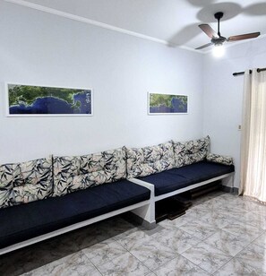 TV - Praia Grande Ubatuba Apartment 400 meters from the beach. Airy and spacious. (Ubatuba)