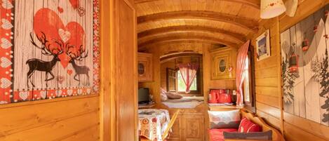 1 habitación, wifi y ropa de cama