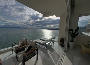 Interior - Beachfront Luxury Penthouse in Mar Azul in Bucerias | Sleeps 8 | 4BR/3BA 🌊<br><br>Stay in style at this brand-new beachfront penthouse in Bucerías! Featuring 4 bedrooms, 3 full baths, and 9 beds, it comfortably sleeps up to 8 guests. Enjoy high ceil (Bucerías)