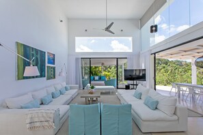 Flat-screen TV - Atelier House  (Weston)