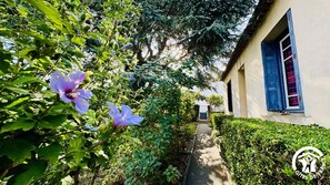 Property grounds - The Hedgehog House (Carcassonne)