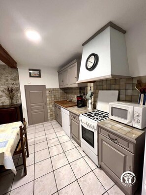 Refrigerador, microondas, horno y lavavajillas 