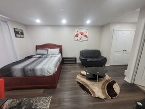 1 habitación, tabla de planchar con plancha, wifi y ropa de cama