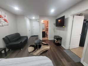 1 habitación, tabla de planchar con plancha, wifi y ropa de cama