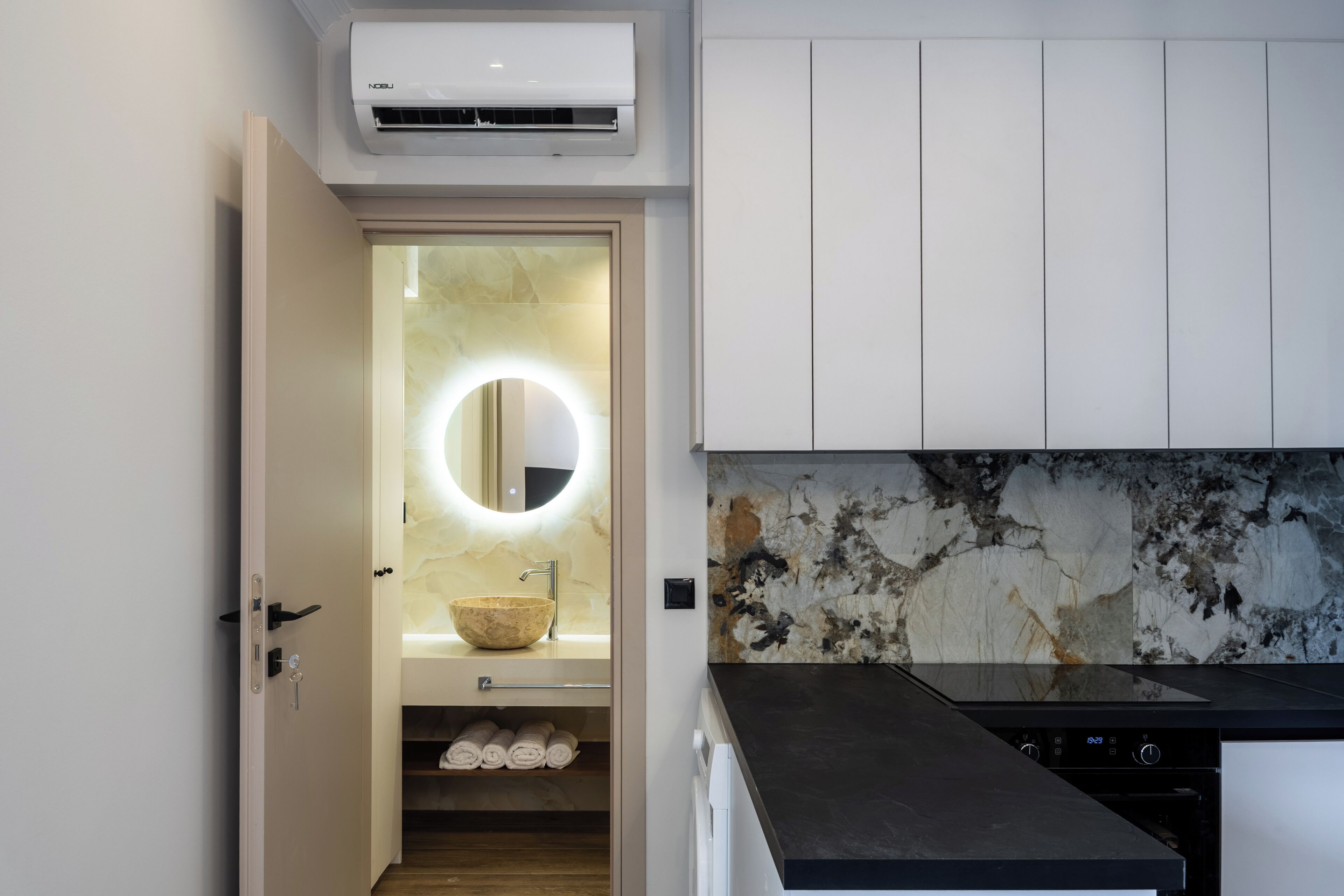Apartment | Bathroom | Shower, free toiletries, hair dryer, towels