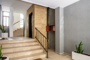 Pintu masuk hartanah
