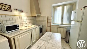 Micro-ondes, lave-vaisselle