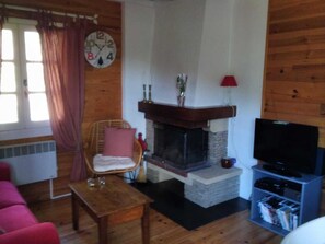 Télévision, cheminée