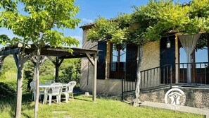 Outdoor dining - La Bouriette - MONTOLIEU (MONTOLIEU)