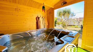 Indoor spa tub