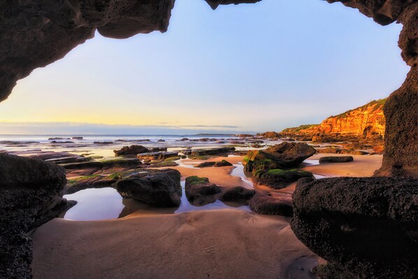 بالقرب من الشاطئ