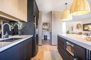 ثلاجة، ميكروويف، فرن، موقد طهي مسطح