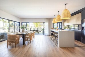 Dining - Caves Coastal Escape–Beachside, Fireplace, Slps 11 (Caves Beach)