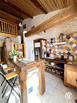 Fridge, microwave, oven, dishwasher - Bamby's little barn (CAMURAC)