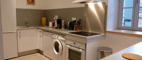 Réfrigérateur, micro-ondes, four, lave-vaisselle