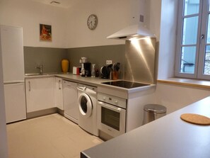 Kühlschrank, Mikrowelle, Ofen, Geschirrspüler