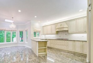 Room - Short term rent at Yonge and Sheppard and North York Centre (Toronto)