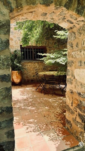 Outdoor dining - La Bergerie - EMBRES AND CASTELMAURE (EMBRES ET CASTELMAURE)