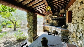 Outdoor dining - La Bergerie - EMBRES AND CASTELMAURE (EMBRES ET CASTELMAURE)