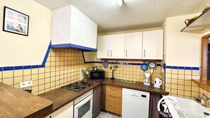 Micro-ondes, four, lave-vaisselle