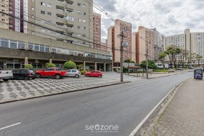 Basic Apartment | Exterior - Apartments in a Building 270 m From the Curitiba Botanical Garden - Coss (Curitiba)