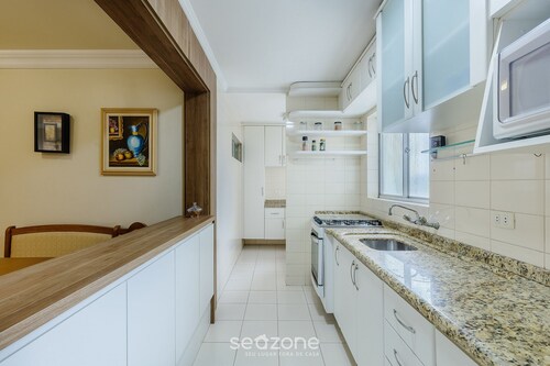 Apartments in a Building 270 m From the Curitiba Botanical Garden - Coss