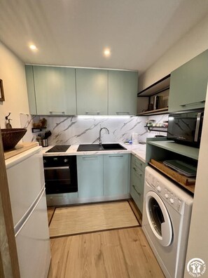 Kühlschrank, Mikrowelle, Ofen