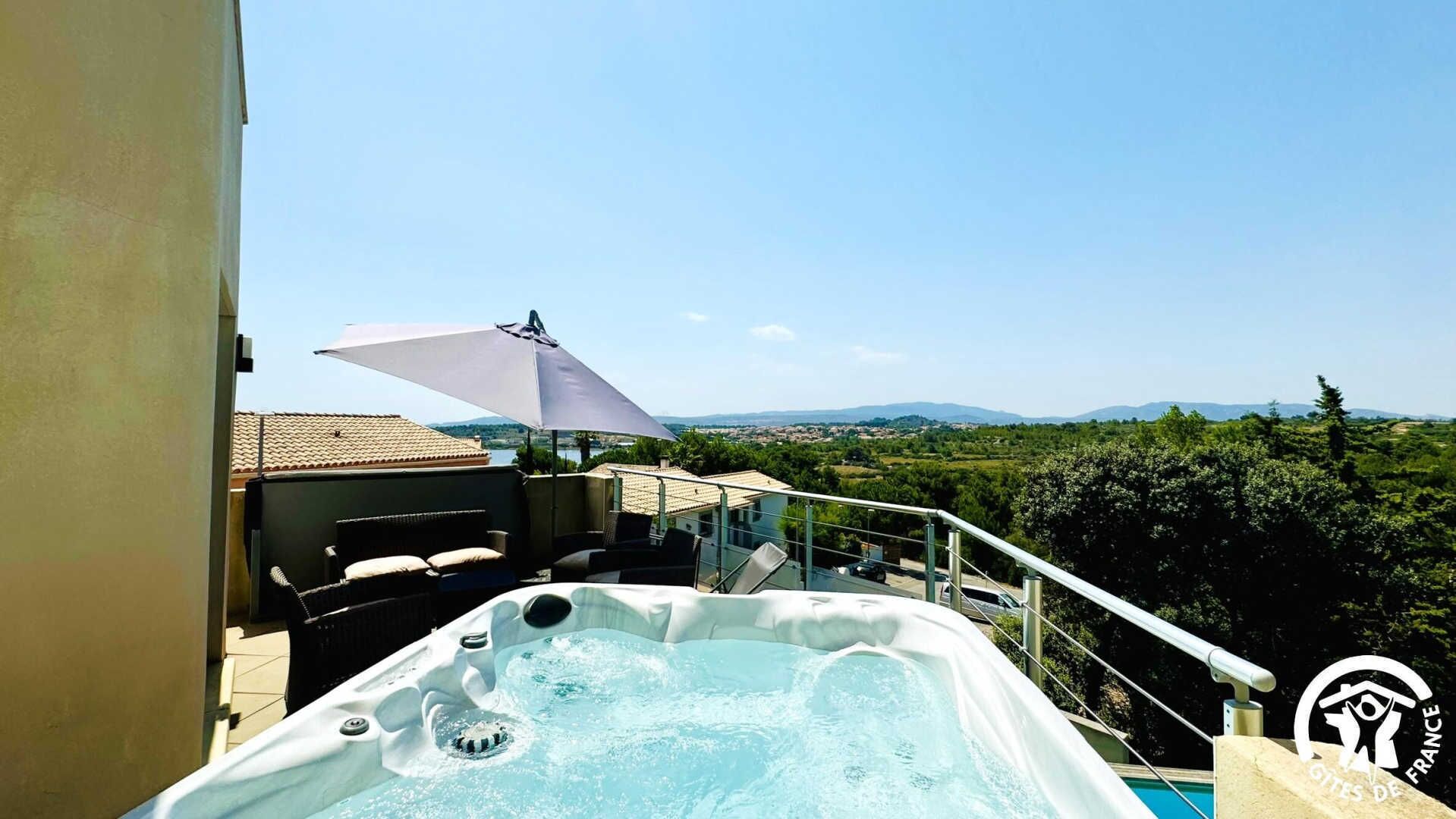 مغطس سبا خارجي