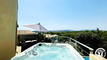 Bain à remous extérieur