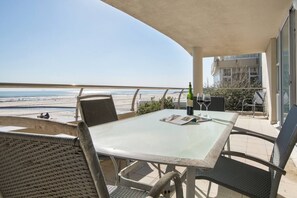 Unclassified image, 5 of 21, button - Lagoon Beach 136A by Ctha (Milnerton)