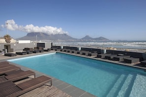 Unclassified image, 2 of 21, button - Lagoon Beach 136A by Ctha (Milnerton)