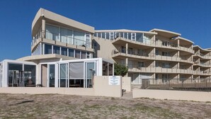 Unclassified image, 3 of 21, button - Lagoon Beach 136A by Ctha (Milnerton)
