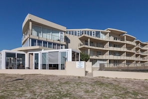 Unclassified image, 3 of 21, button - Lagoon Beach 136A by Ctha (Milnerton)